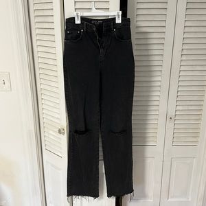 Stradivarius black jeans. Long straight fit. Rip on the knees. USA 2; EUR 34.